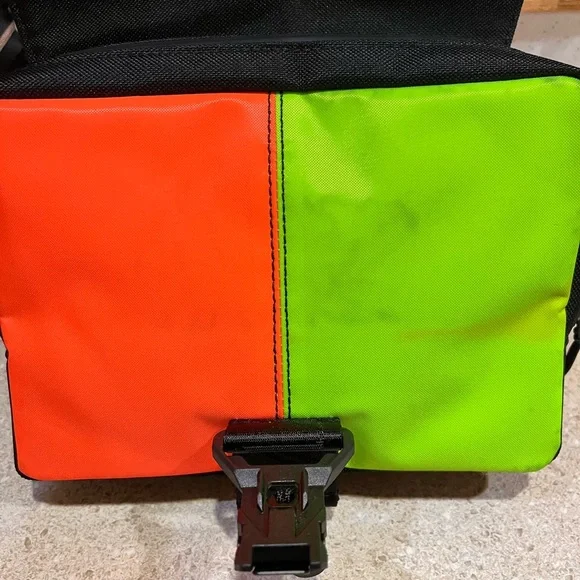 🔥REDUCED 🔥MAINS Colorful hip stylish Crossbody Bag 💰 Price Drop 🌺 - Picture 8 of 13